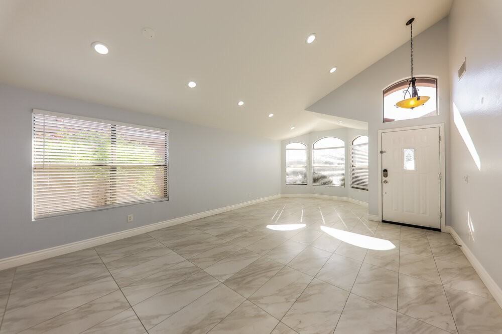 6490 W Wahalla Ln - Photo 4 of 16