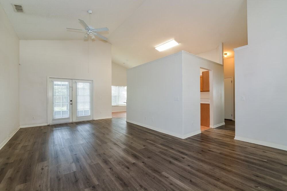 502 Valencia Place Cir - Photo 4 of 16