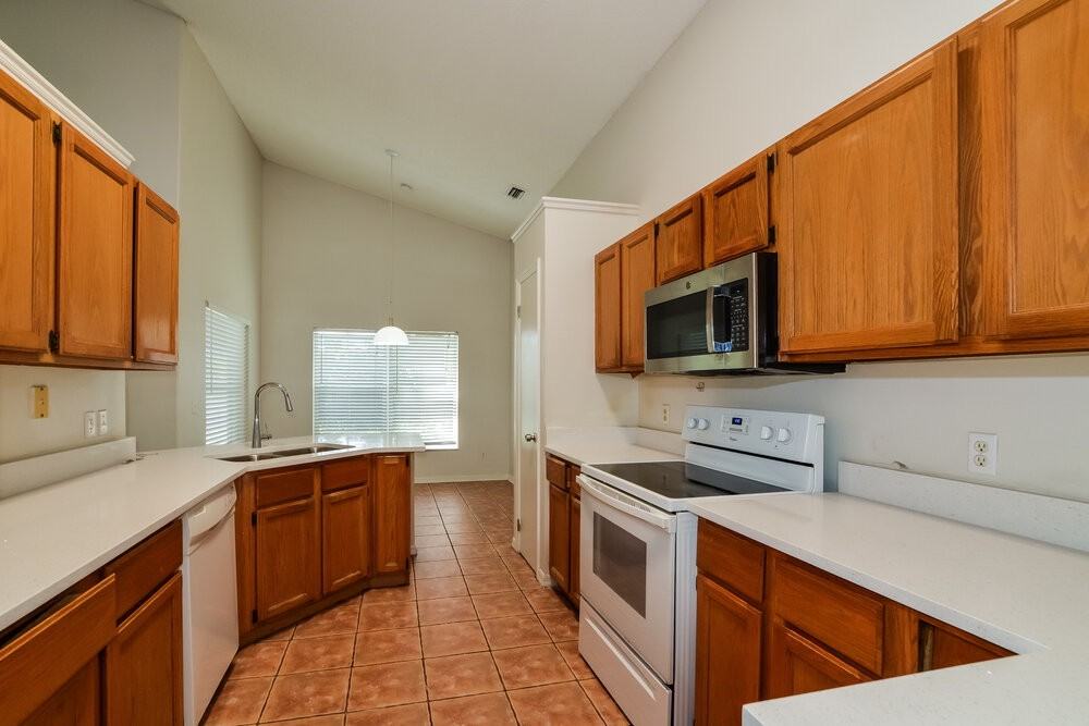 502 Valencia Place Cir - Photo 6 of 16