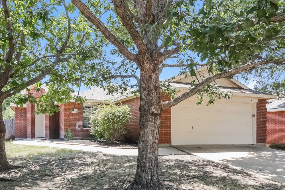 2504 Castle Ridge Dr - Photo 3 of 16