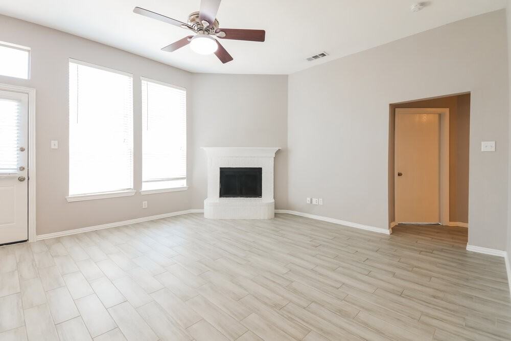 2504 Castle Ridge Dr - Photo 4 of 16