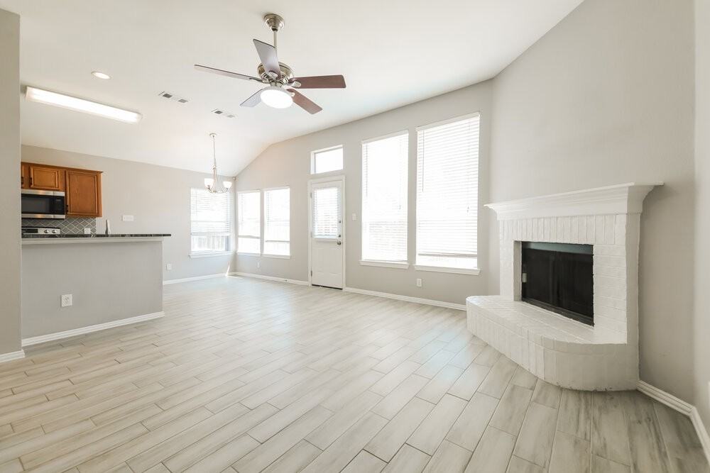 2504 Castle Ridge Dr - Photo 5 of 16