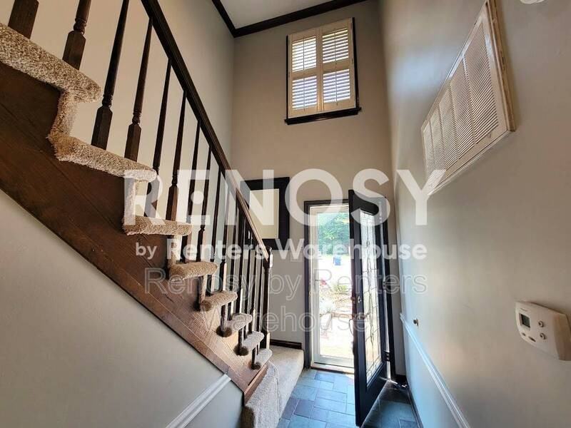 914 Wildwood Square Ct - Photo 2 of 33