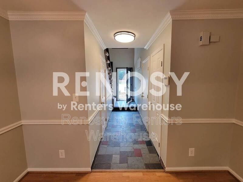 914 Wildwood Square Ct - Photo 3 of 33