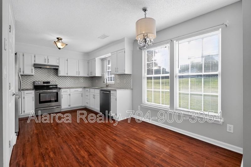 1901 Misty Vale Rd - Photo 4 of 38