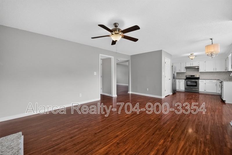 1901 Misty Vale Rd - Photo 5 of 38