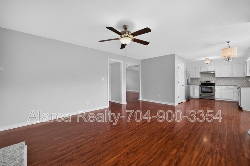 1901 Misty Vale Rd - Photo 7 of 38