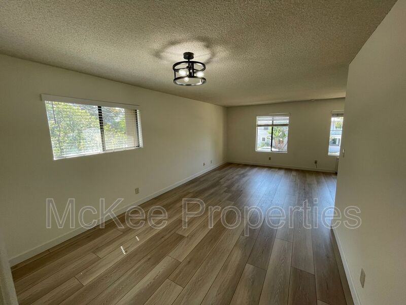 230 W Walnut Ave #D - Photo 5 of 11