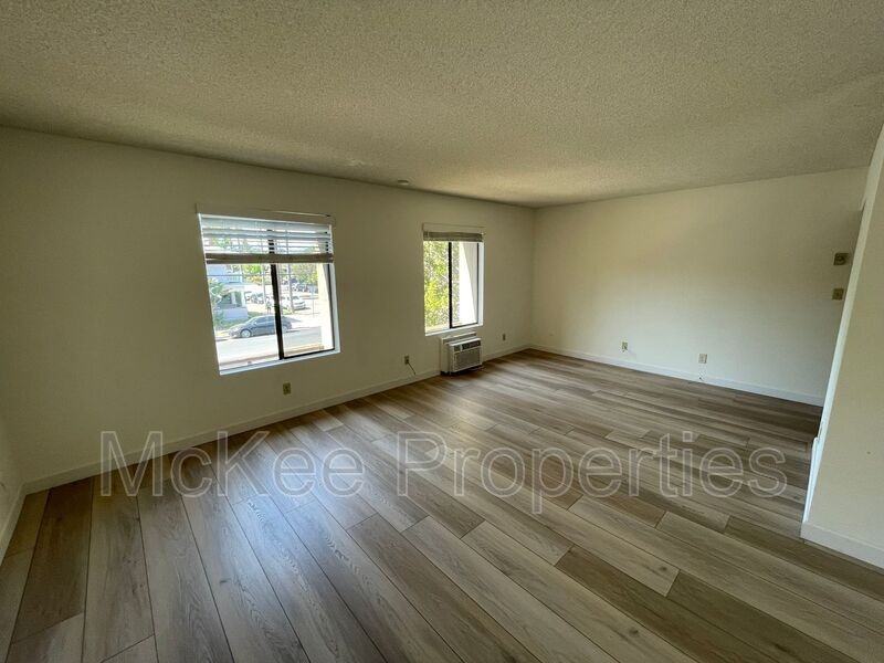 230 W Walnut Ave #D - Photo 6 of 11