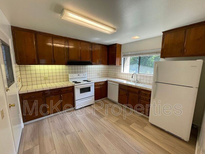 230 W Walnut Ave #D - Photo 7 of 11