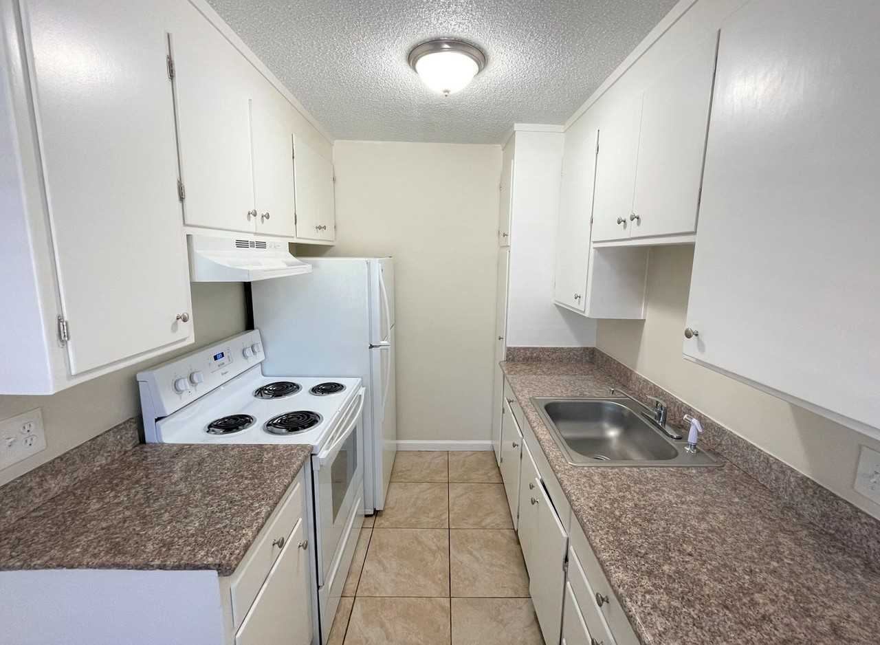 Lincoln Courtyards at 531 Glendora Avenue - Photo 6 of 25