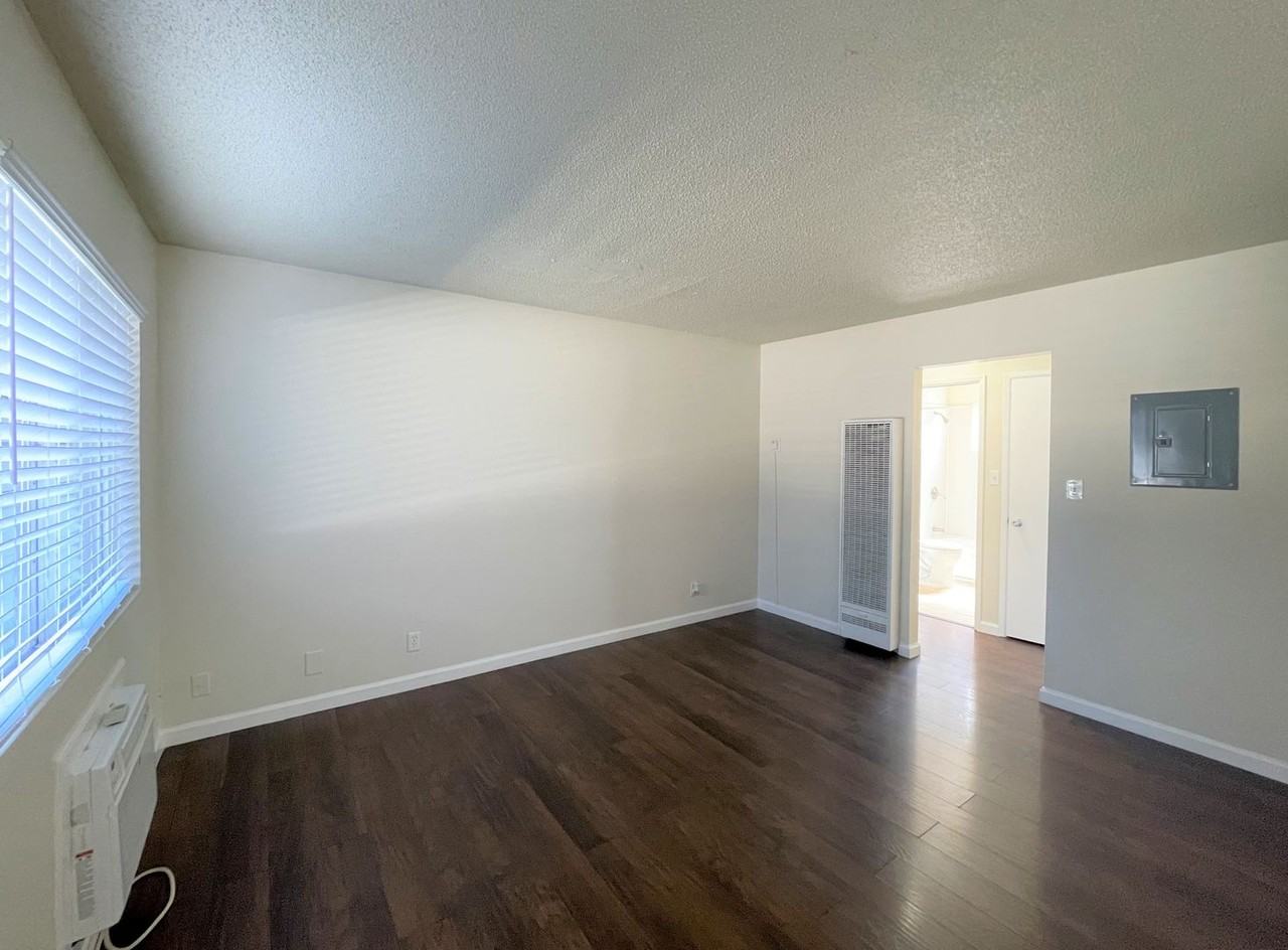 Lincoln Courtyards at 531 Glendora Avenue - Photo 7 of 25