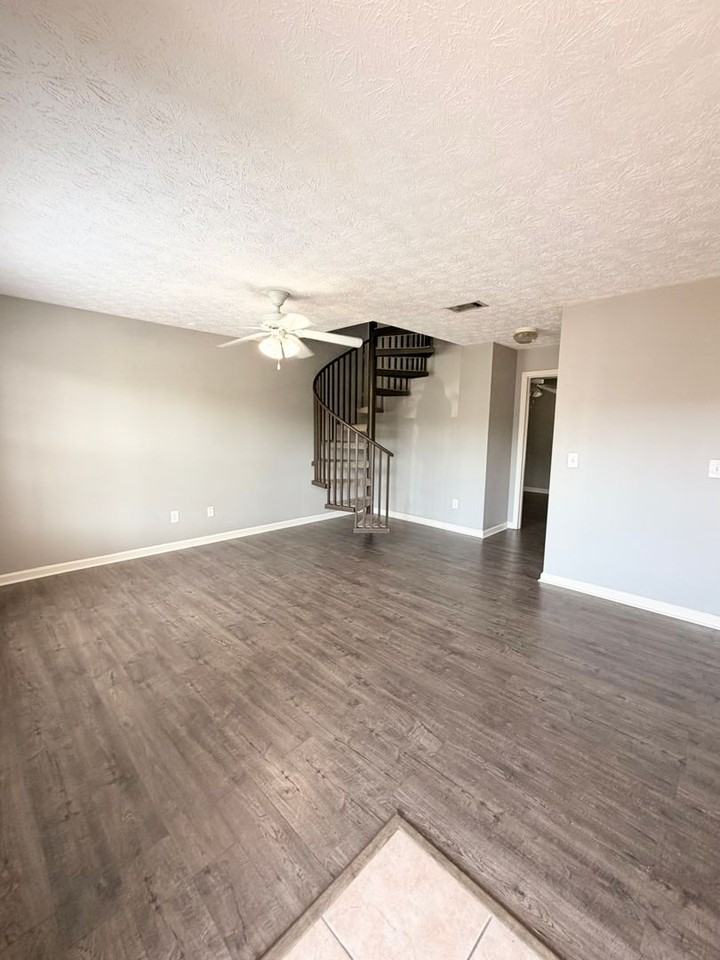 303 Ross Street- 303 N Ross Street #204 - Photo 2 of 10