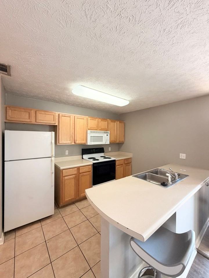 303 Ross Street- 303 N Ross Street #204 - Photo 3 of 10