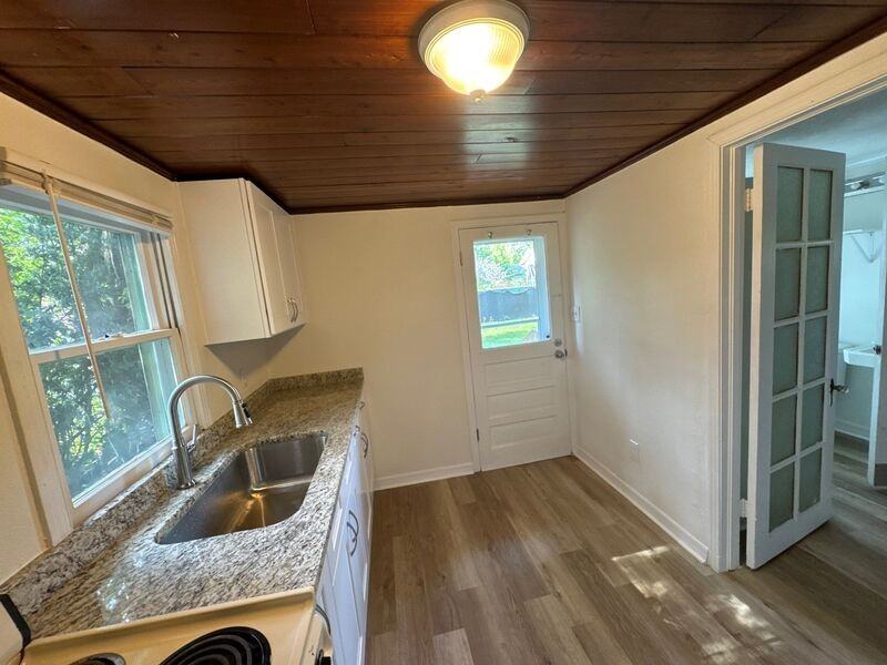 314 1/2 S Boyd St - Photo 3 of 15