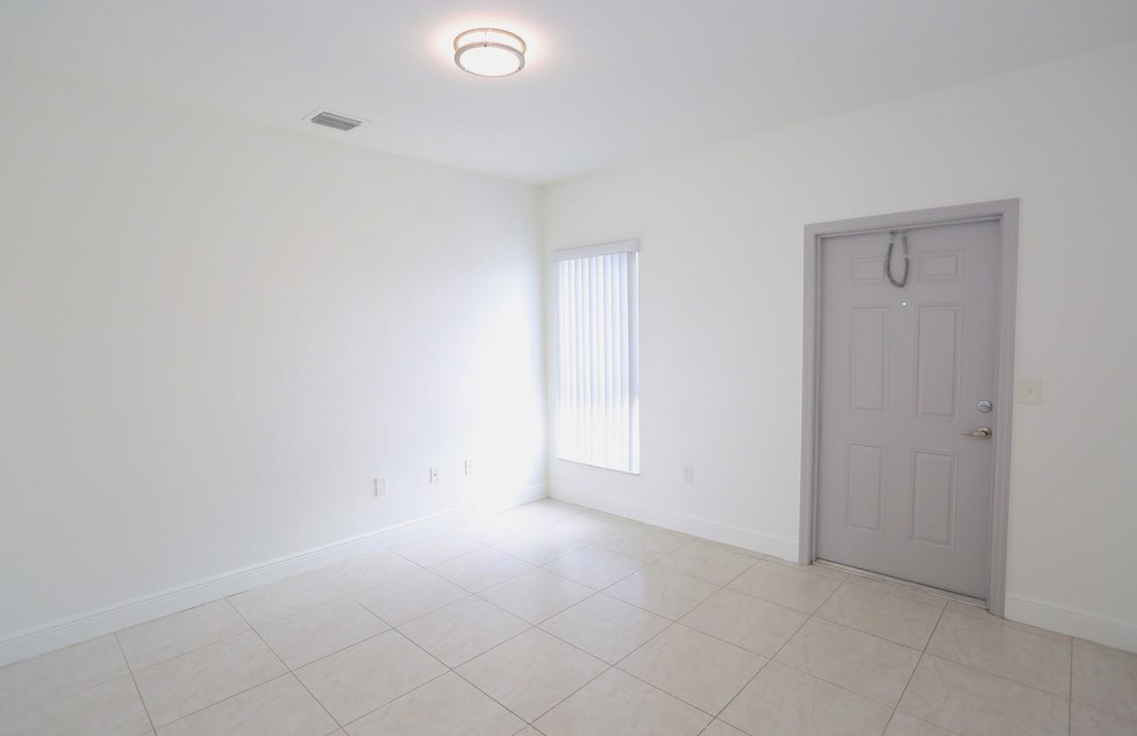 6001 Nw 182nd Ln #6001-301 - Photo 2 of 24