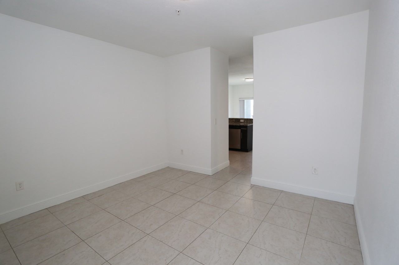 6001 Nw 182nd Ln #6001-301 - Photo 3 of 24