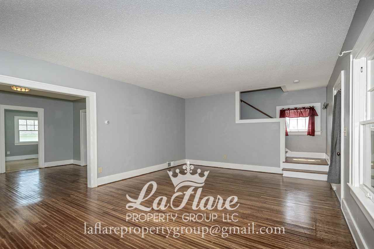 613 Locust St #1 - Photo 3 of 24