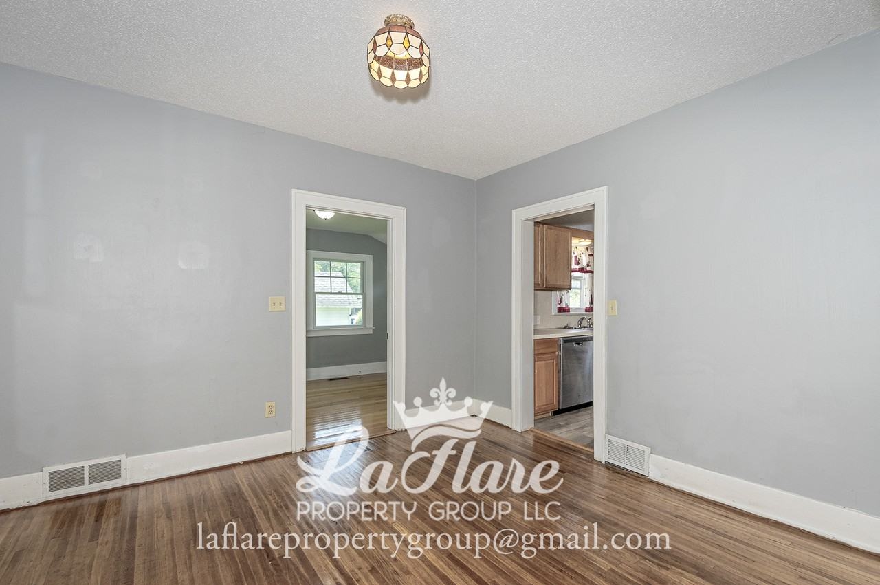 613 Locust St #1 - Photo 5 of 24