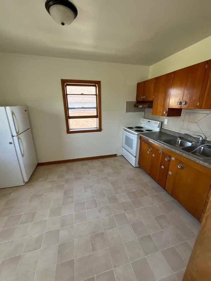 1213 1/2 Cleveland Ave - Photo 2 of 7