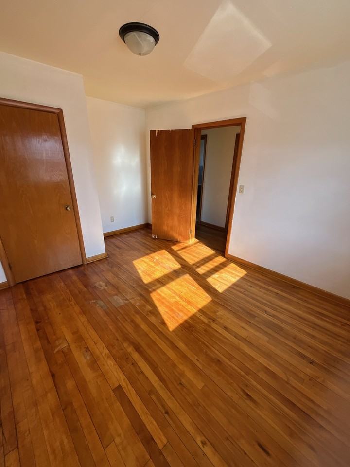 1213 1/2 Cleveland Ave - Photo 4 of 7