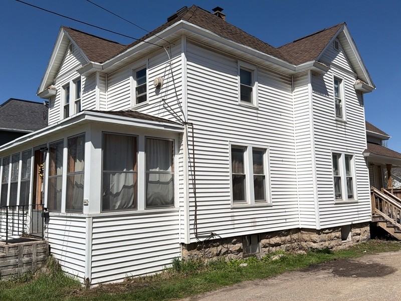 442 W 11th Ave - Photo 2 of 4