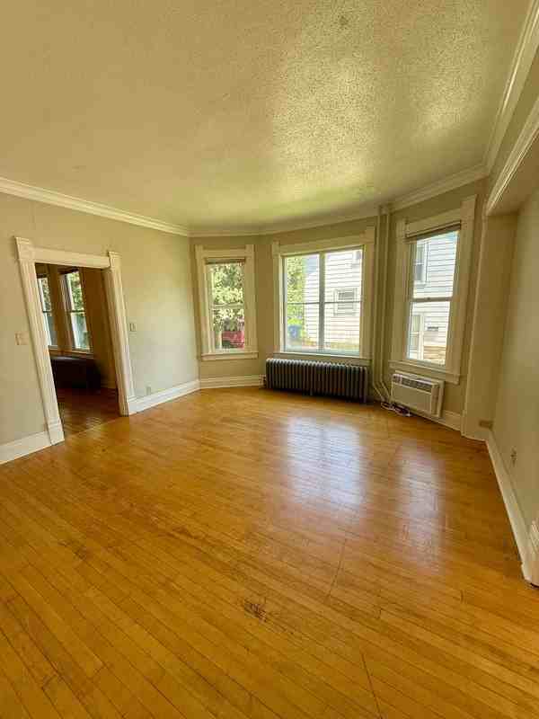 238 Scott Ave - Photo 5 of 16