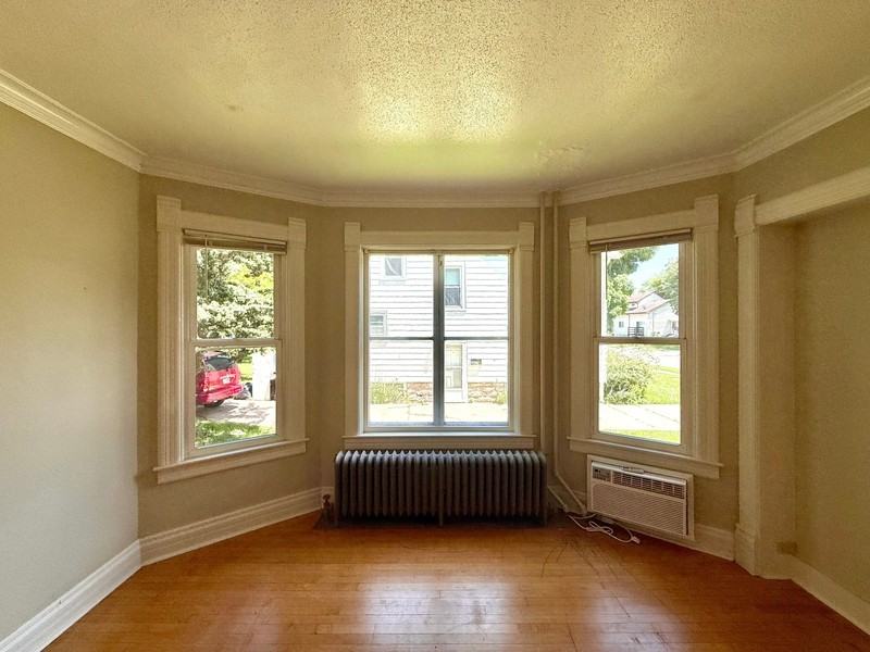 238 Scott Ave - Photo 6 of 16
