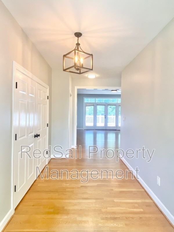 809 Captain John Smith Rd - Photo 2 of 23