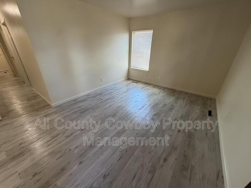 1145 W Leisher Rd - Photo 5 of 10
