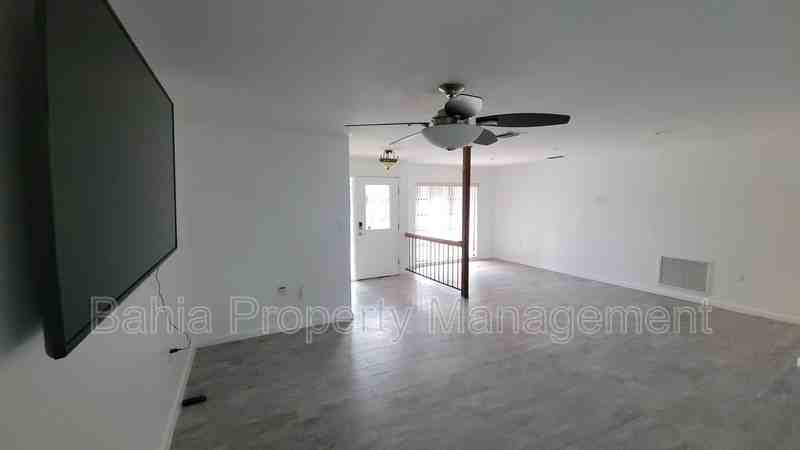 215 Meadowcross Dr - Photo 4 of 22