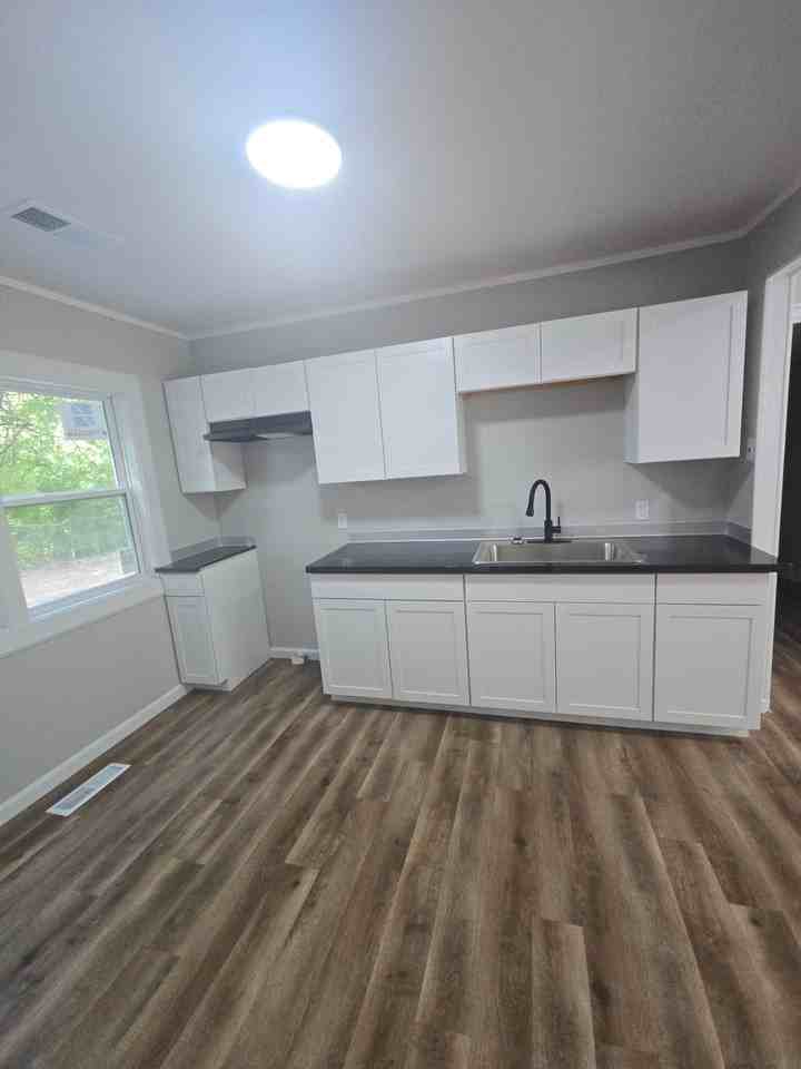 331 Eastland Ave #1 - Photo 7 of 17