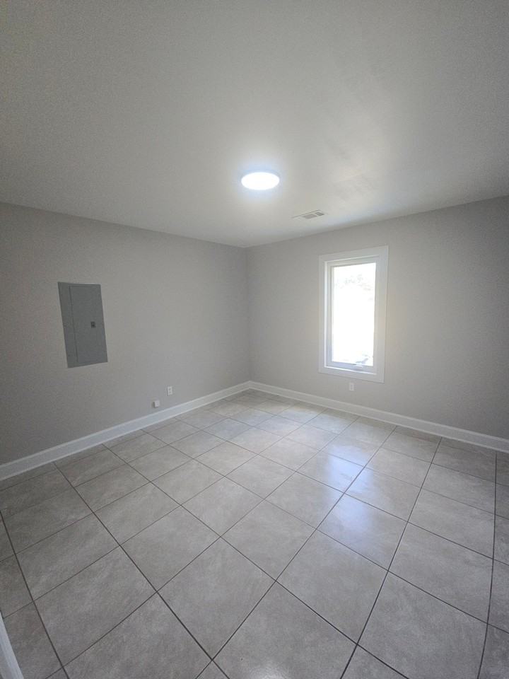 141 Shelton St #1 - Photo 2 of 7