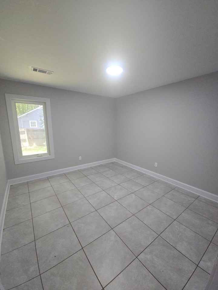 141 Shelton St #1 - Photo 4 of 7