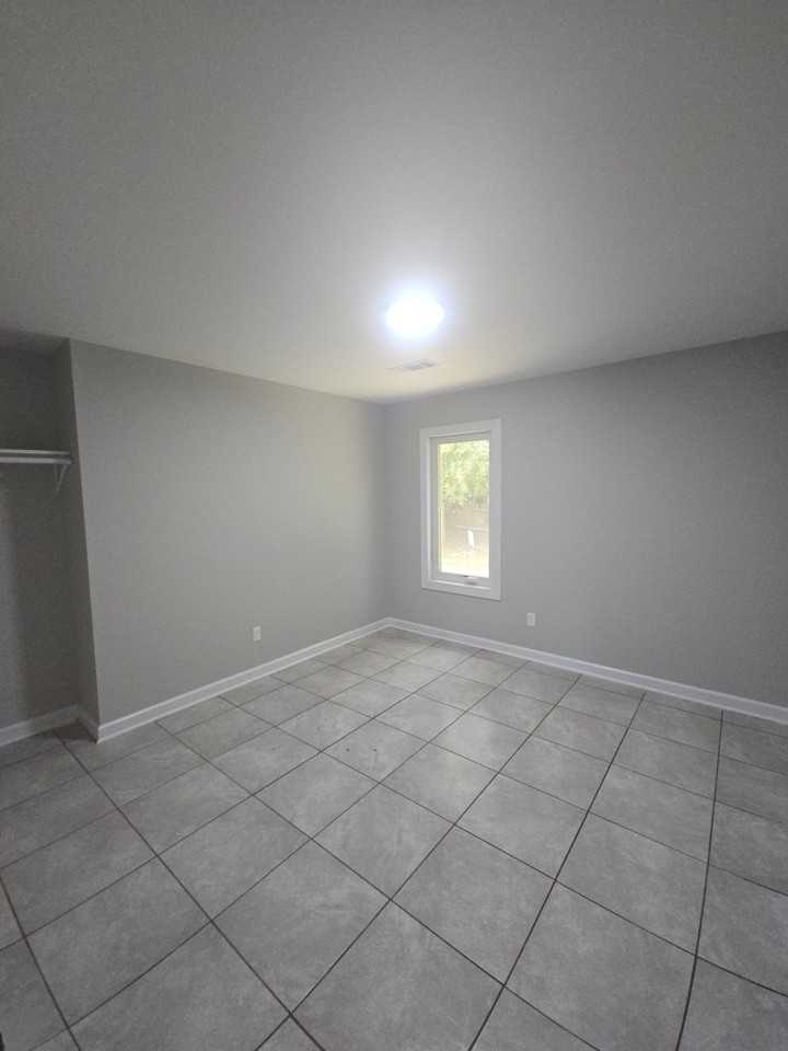 141 Shelton St #1 - Photo 5 of 7