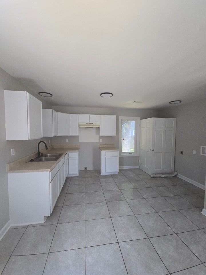141 Shelton St #1 - Photo 6 of 7