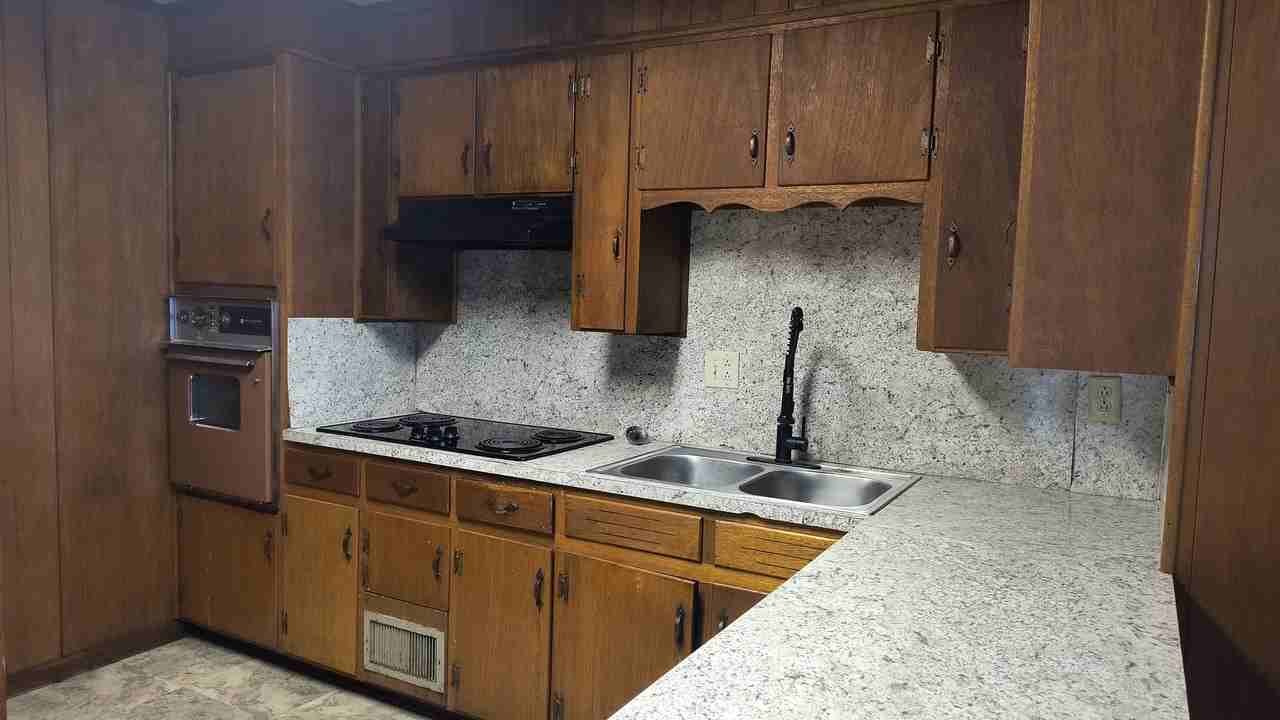 1215 S Elm St #1 - Photo 3 of 22