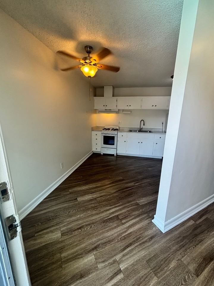 University Terrace Apartments - Photo 3 of 44