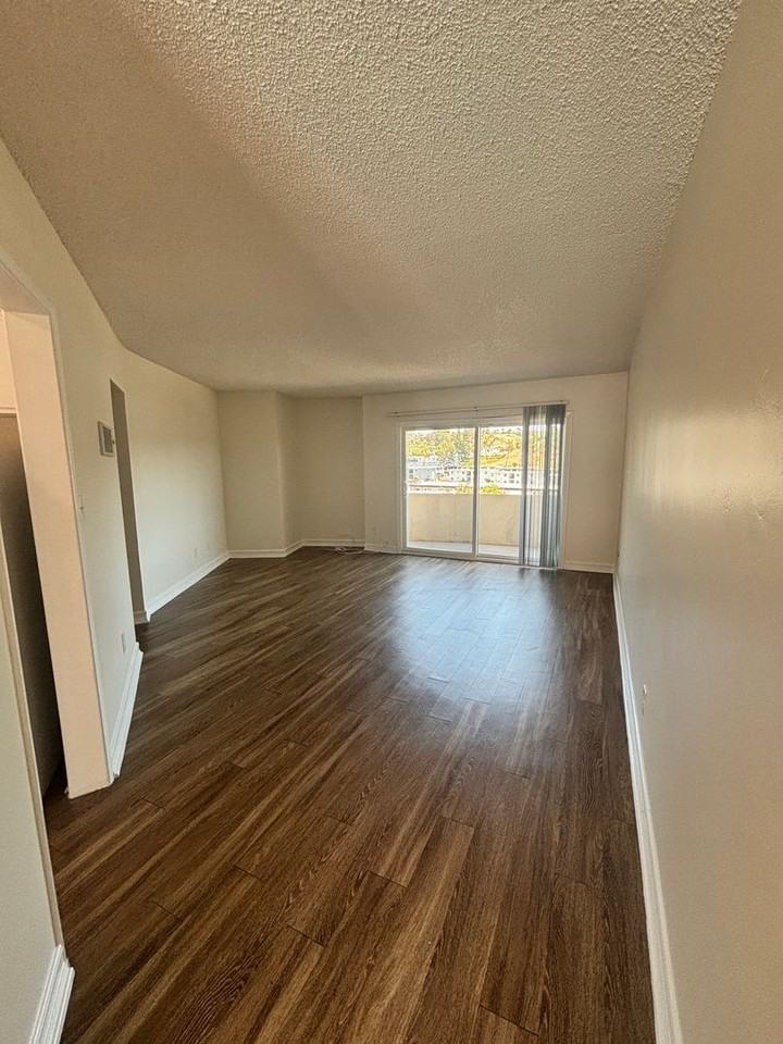 University Terrace Apartments - Photo 6 of 44