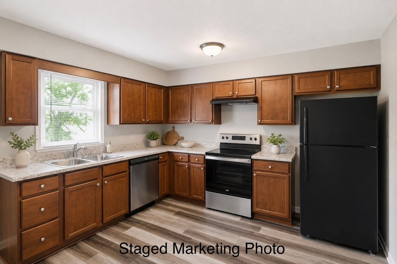 Lincoln Apartments - Photo 4 of 21