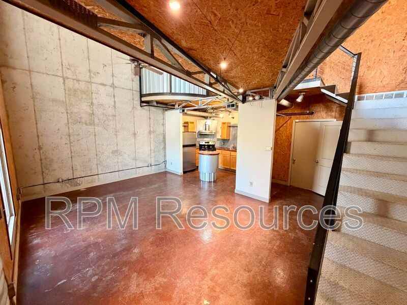 300 Summit Ridge Dr - Photo 2 of 15