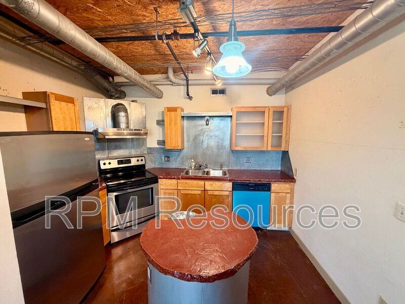 300 Summit Ridge Dr - Photo 4 of 15