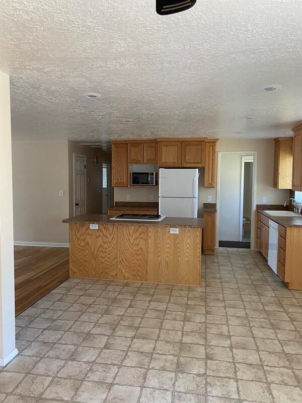 524 Westsouth - Photo 3 of 12