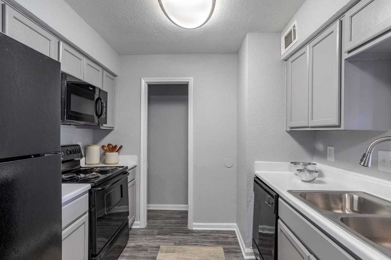 Baystone Apartments - Photo 2 of 43