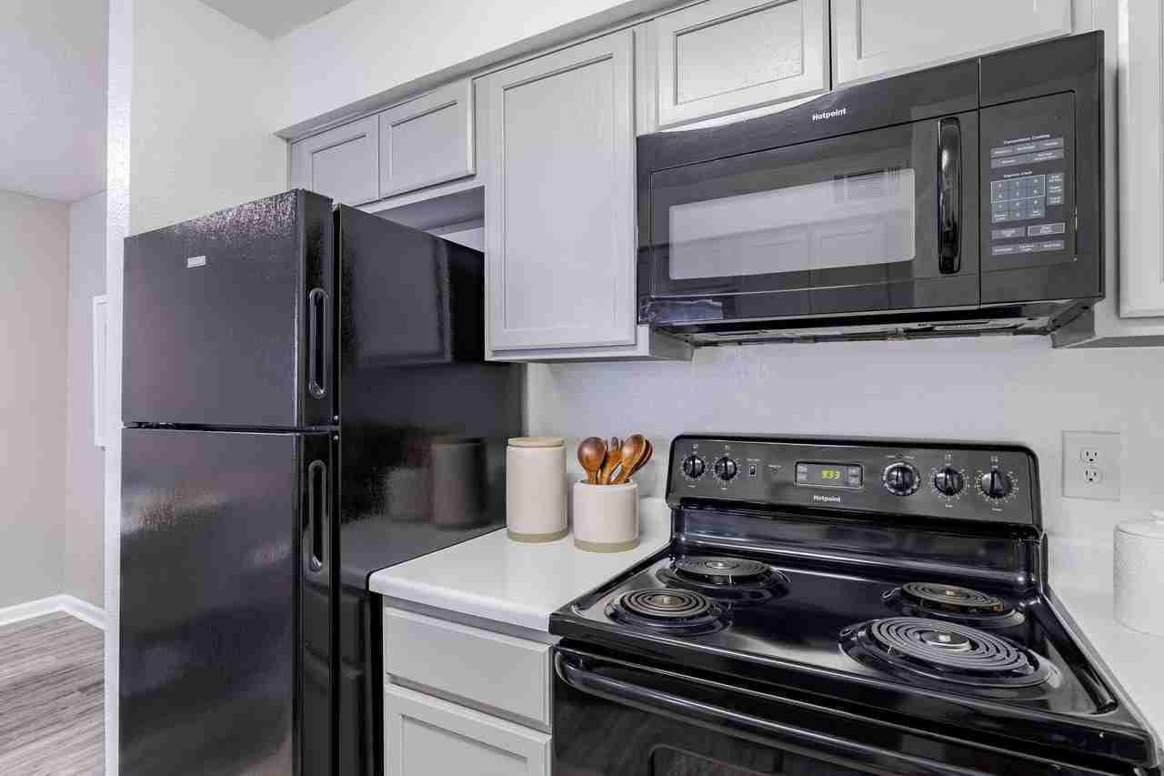Baystone Apartments - Photo 3 of 43
