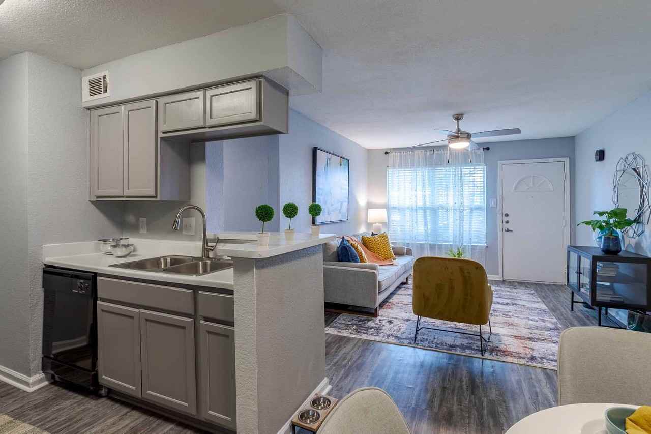 Baystone Apartments - Photo 4 of 43