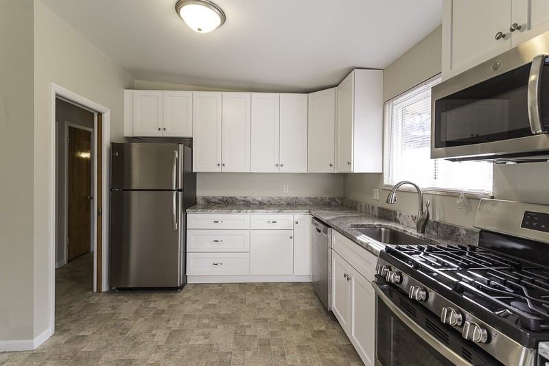 522 Bemidji Ct - Photo 4 of 27
