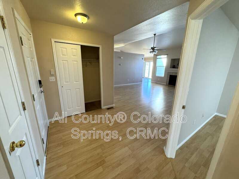 1305 Lords Hill Dr - Photo 2 of 25