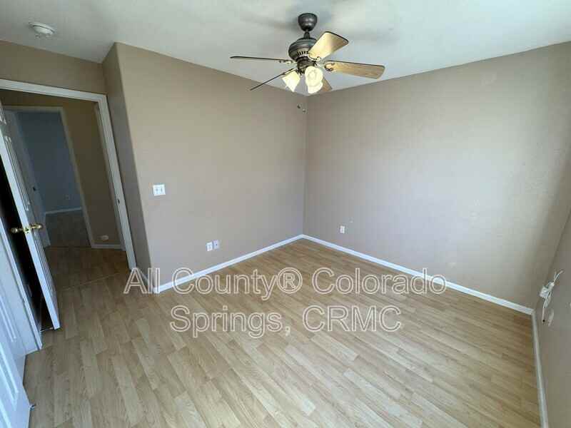 1305 Lords Hill Dr - Photo 4 of 25