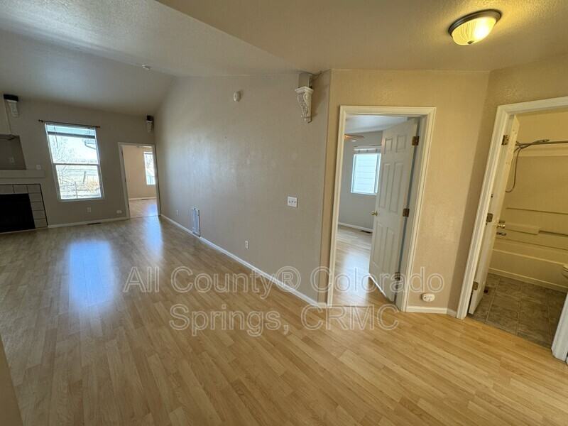 1305 Lords Hill Dr - Photo 5 of 25